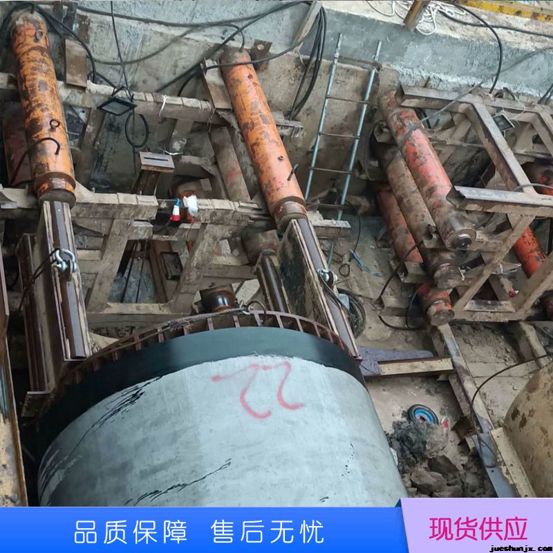 湖南頂管機千斤頂施工現(xiàn)場